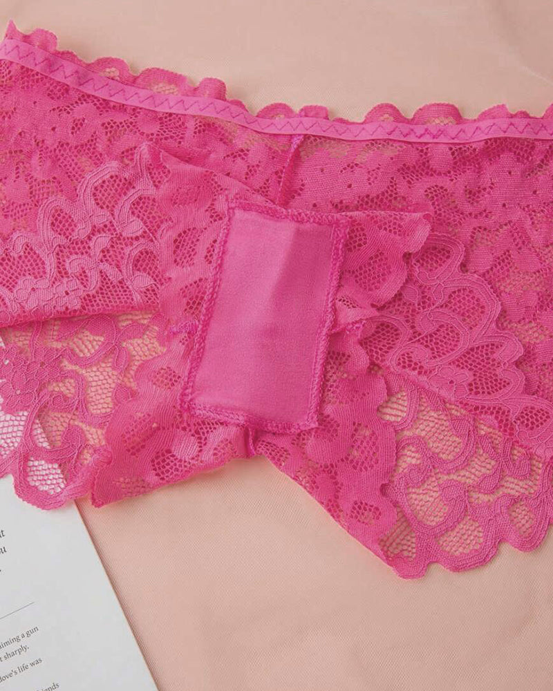 Conjunto Romántico de Bralette y Panty de Encaje
