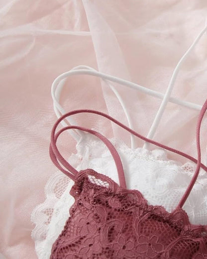 Conjunto Romántico de Bralette y Panty de Encaje