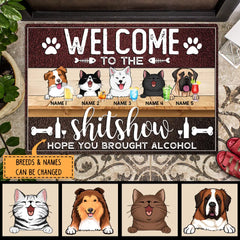 Willkommen bei der Shitshow. Ich hoffe, Sie haben Alkohol mitgebracht – individuelle Hintergrundfarbe – personalisierte Fußmatte für Hunde und Katzen