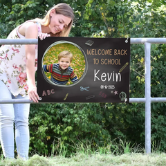 Banner fotográfico para el primer día de clases, Bienvenido de nuevo a la escuela, Por fin un escolar